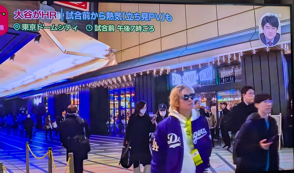 “ZEROに映った”って
たくさん流れて来たので…
確認したら🧐…
本当にテレビカメラの前を
颯爽と歩く手越さん😍
捕まえました😊
街中で手越さんを普通に見れる
東京の方が羨ましい🙋
声かける勇気はないですが😂
＃手越祐也
＃ZERO
#日本テレビ