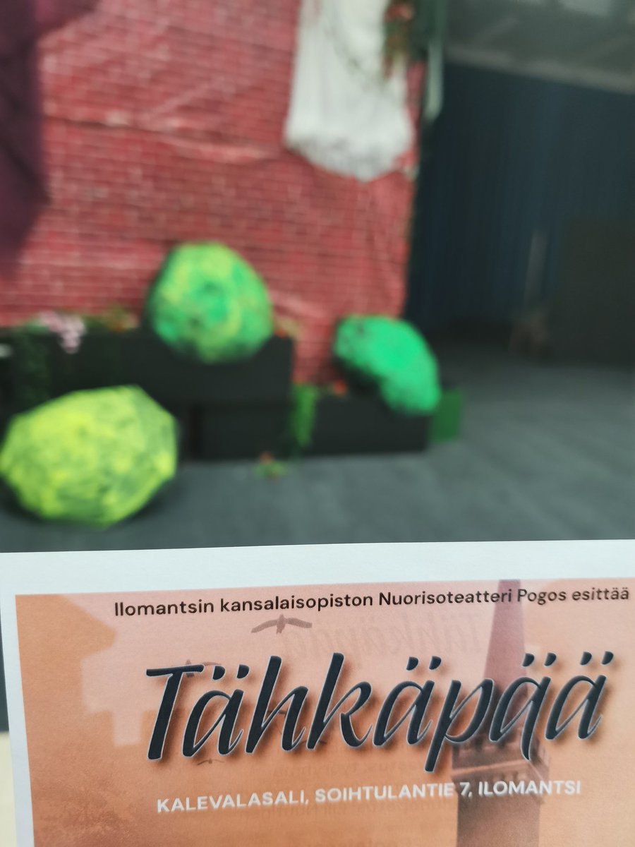 paivi_nenonen's tweet photo. Ilomantsin kansalaisopistossa pyörii monta teatteriryhmää. 4. - 7.-luokkalaisten ryhmä valmisti ensi-iltaan Tähkäpään entisen nuorisoteatterilaisen ohjauksessa ❤️. #nuorisoteatteri #Pogos #kansalaisopisto https://t.co/6OckEnO4HI