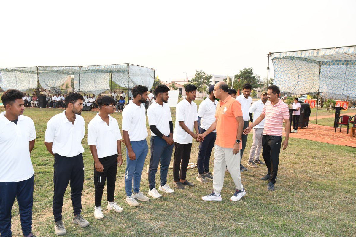 GCRAIPUR's tweet image. 86th CRPF Day 
GC Raipur hosted a friendly cricket match with the vicinity team, promoting unity and sportsmanship.Filling up the atmosphere with excitement. #CRPFDay #CommunityBonding
@crpfindia
@CentralZoneCrpf 
@cgsectorcrpf