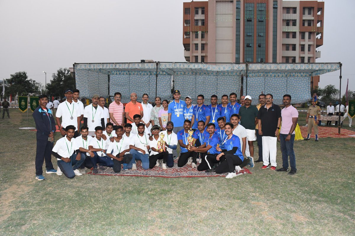 GCRAIPUR's tweet image. 86th CRPF Day 
GC Raipur hosted a friendly cricket match with the vicinity team, promoting unity and sportsmanship.Filling up the atmosphere with excitement. #CRPFDay #CommunityBonding
@crpfindia
@CentralZoneCrpf 
@cgsectorcrpf