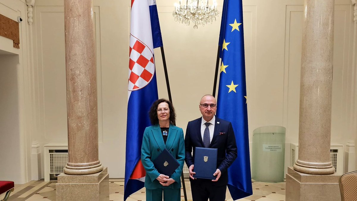UNICEF Europe C.Asia (@unicef_eca) on Twitter photo Croatia continues its unwavering commitment to children by signing its 14th consecutive agreement with <a href="/UNICEFHrvatska/">UNICEF Hrvatska</a>. 👏
This renewed partnership will strengthen health, education, and social services for vulnerable children and families in Moldova.
uni.cf/4iZ3dvs Croatia continues its unwavering commitment to children by signing its 14th consecutive agreement with <a href="/UNICEFHrvatska/">UNICEF Hrvatska</a>. 👏
This renewed partnership will strengthen health, education, and social services for vulnerable children and families in Moldova.
uni.cf/4iZ3dvs