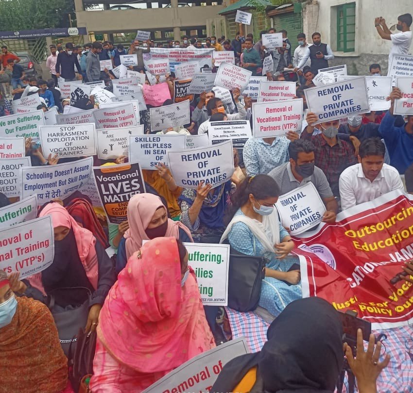 dr_firdousbaba's tweet photo. J&K Vocational Teachers have shaped countless futures, yet they remain trapped under exploitative private firms! Their demands are genuine—these companies must be removed! We request the Govt of J&K to end this exploitation by removing private firms that have turned education into a business hub. Other states like Haryana, Andaman Nicobar Islands etc have already removed companies —why is J&K delaying? @OfficeOfLGJandK @OmarAbdullah @sakinaitoo @JKVTWA