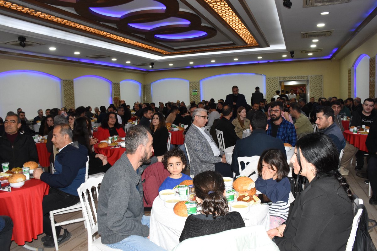 BatmanilMEM's tweet photo. İl Milli Eğitim Müdürlüğümüz tarafından düzenlenen iftar programında, İl Milli Eğitim Müdürümüz Sayın Yaşar Ciğer, kurum personeliyle bir araya geldi.

🔗https://t.co/JKMnkzvHi6

@tcmeb @Yusuf__Tekin @batmanvaliligi @yasarciger https://t.co/6oBtrqcHfd