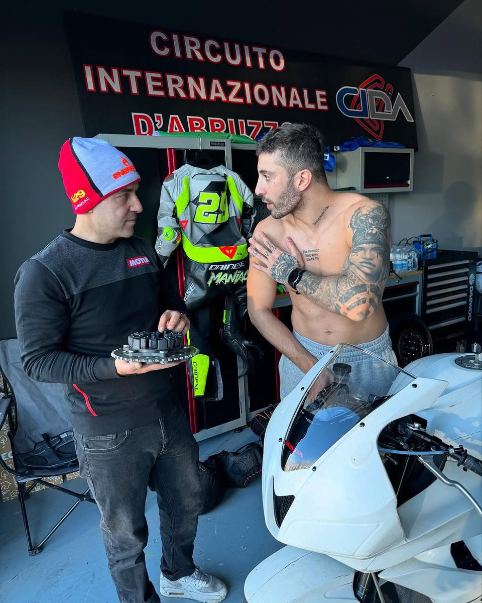 andreaiannone29's tweet photo. RIDE AND SMILE 😊 
#maniac #ai29 https://t.co/9zRxaRNEbc
