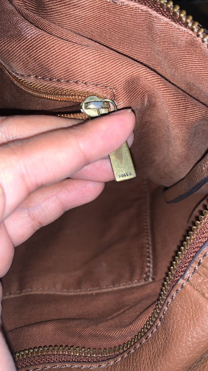 PrelovedHub's tweet photo. “Preloved Fossil Tote ready!
Kondisi masih bagus, cocok buat yang suka tas stylish dan praktis.
Harga 1000K (nego tipis).

#WTSTASFOSSIL #ZONAUANG #Yogyakarta #WTS #zonauang #zonajajanᅠᅠᅠ https://t.co/sTwrOlSWAf