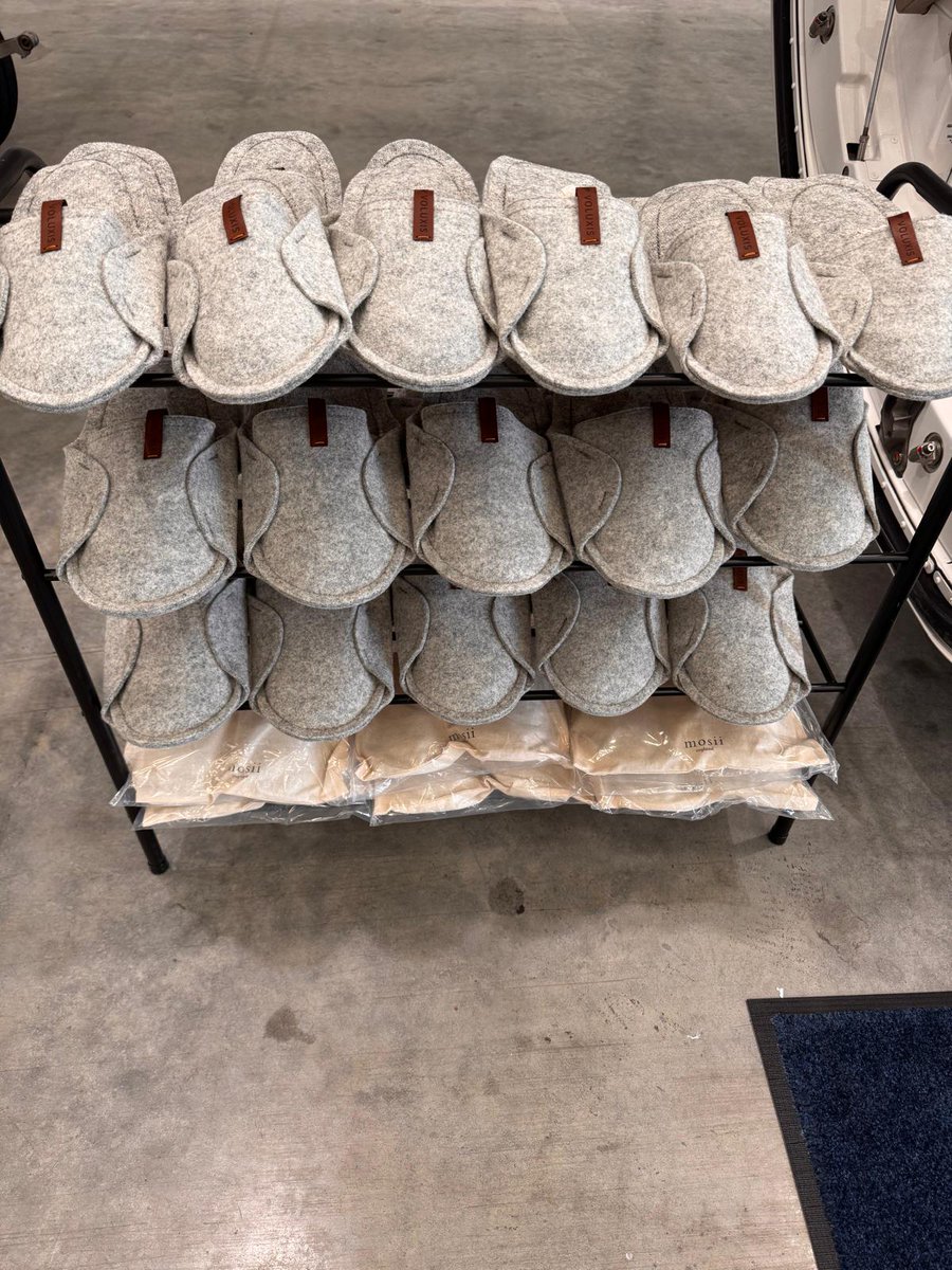 voluxis's tweet image. Today we held an exclusive pre-launch viewing of our new Global 7500, which will be joining our private jet fleet for charter. Keep an eye out over the coming weeks for the official launch of this stunning aircraft. #newaircraft #privateaviation #privatejet #fleet #charter