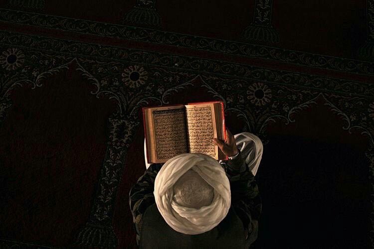 "خَالِف هَواك فإنَّ الهَوى 
يَقودُ النَّفسَ إِلى مَا يُعاب"