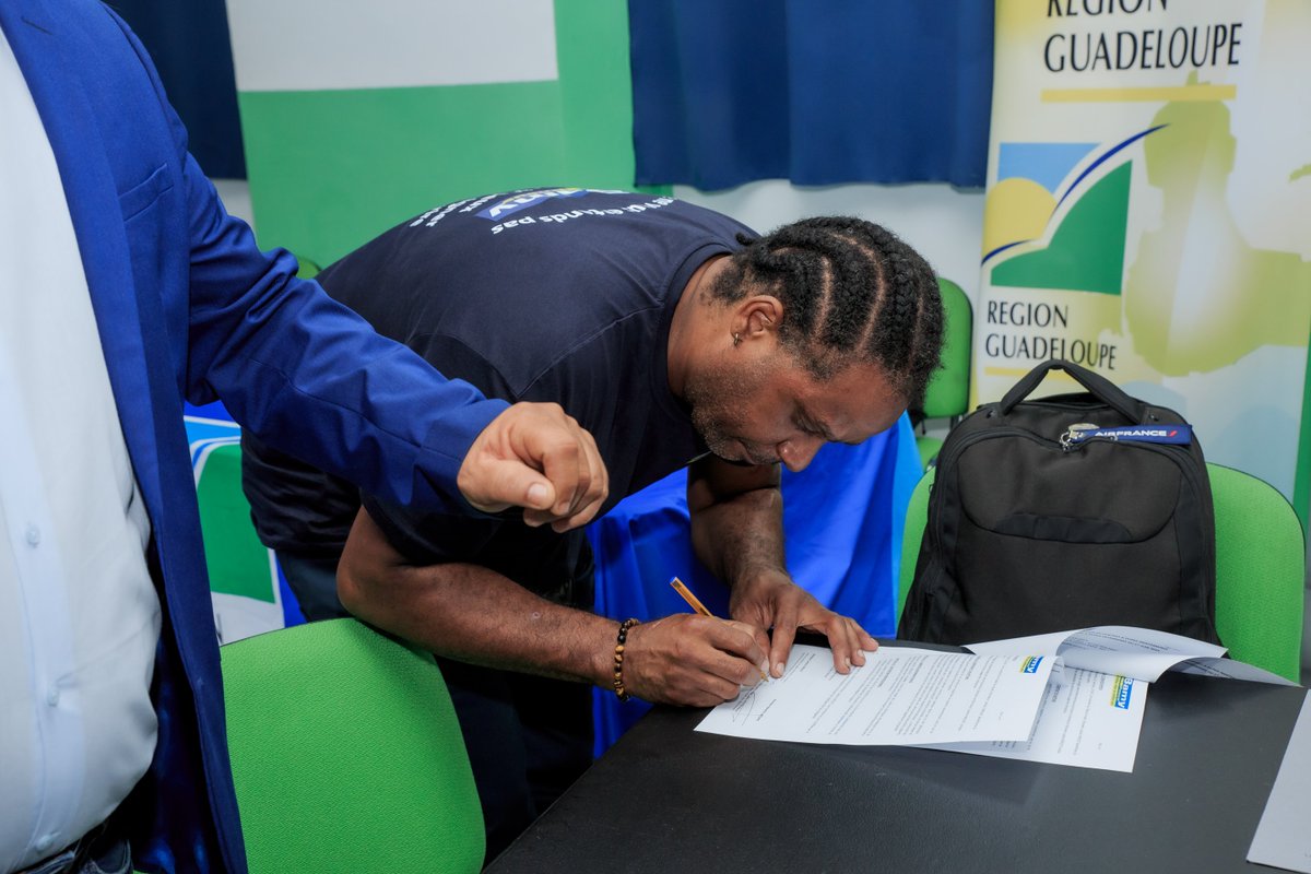 💡Des employeurs qui viennent à la rencontre des jeunes des quartiers prioritaires, c'est le concept de Patrons dans ma ville avec <a href="/communauteLESE/">Les entreprises s’engagent</a>  <a href="/LepC_SO/">EntreprisespourCité</a>  <a href="/VilledeSR/">Ville de Sainte-Rose</a> <a href="/Prefet971/">Préfet de Guadeloupe</a> 
Des beaux échanges à Sainte-Rose pour la 2nde édition en Guadeloupe et un CDI signé ! 🎉