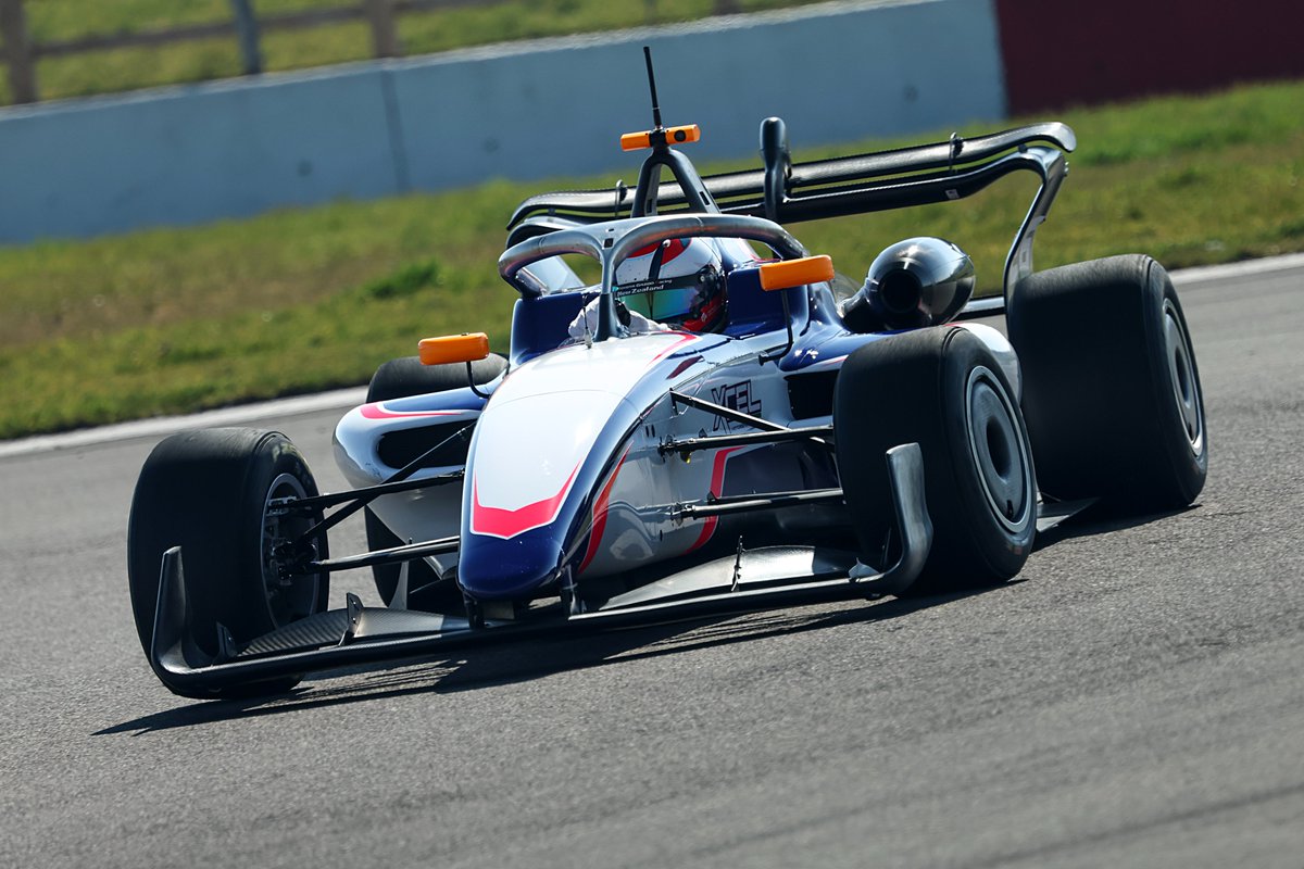 GB3 Championship (@gb3championship) on Twitter photo 📰 WEDNESDAY TESTING REPORT
<a href="/PatHeuzenroeder/">Patrick Heuzenroeder</a> dips below <a href="/DoningtonParkUK/">Donington Park</a> qualifying lap record to set the pace on day one
Full story and results: gb-3.net/news/2025/mar/…
📸 <a href="/JakobEbrey/">JEP</a> 📰 WEDNESDAY TESTING REPORT
<a href="/PatHeuzenroeder/">Patrick Heuzenroeder</a> dips below <a href="/DoningtonParkUK/">Donington Park</a> qualifying lap record to set the pace on day one
Full story and results: gb-3.net/news/2025/mar/…
📸 <a href="/JakobEbrey/">JEP</a>