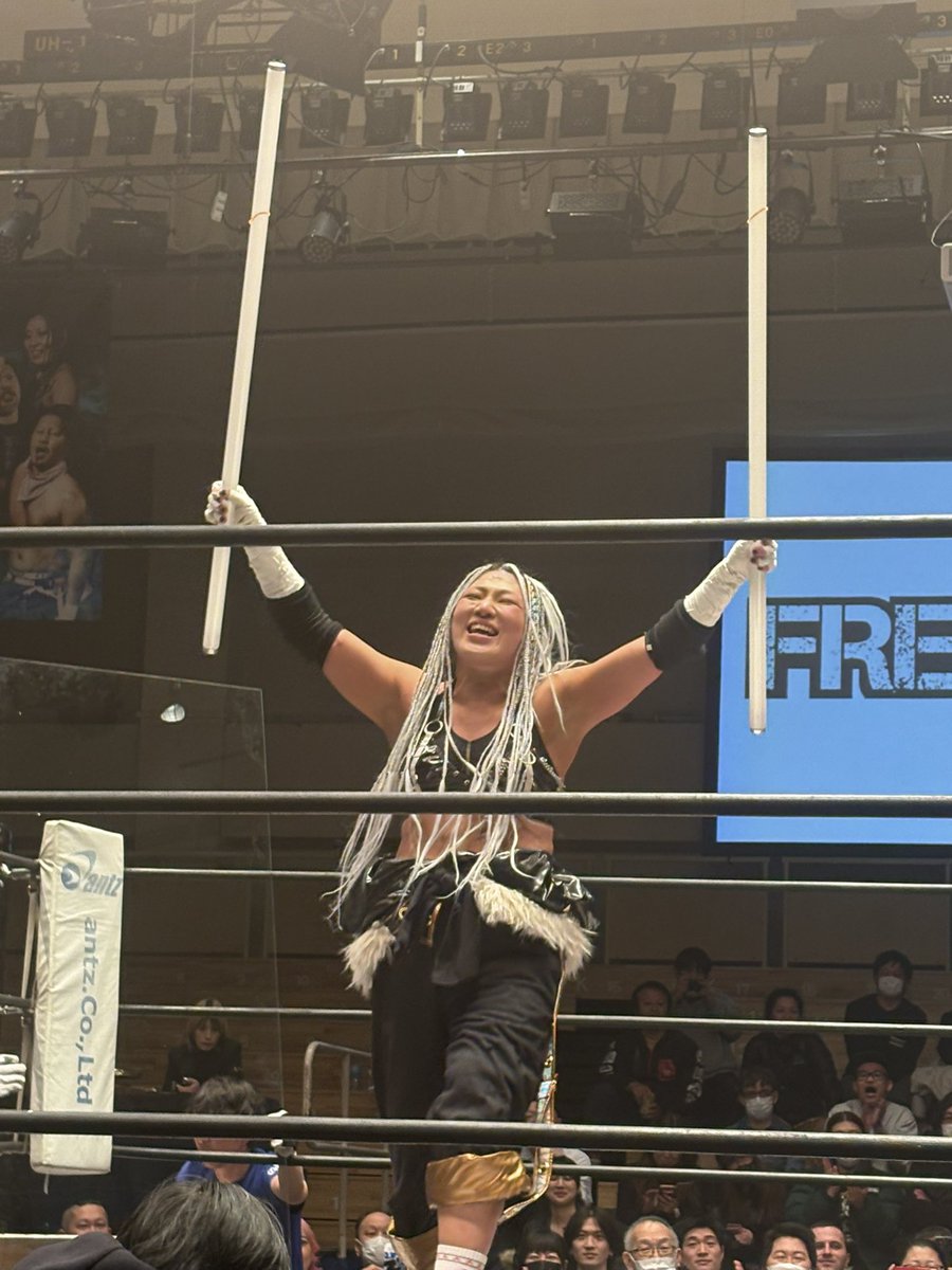 copyTOprowres's tweet photo. こっちは蛍光灯二刀流だぞっ！
#山下りな
#pw_freedams https://t.co/FzaIBbA5mN