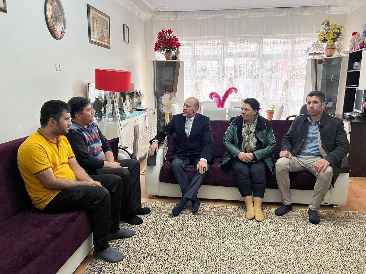 AK Parti Yenimahalle İlçe Başkanlığı (@akyenimahalle06) on Twitter photo İlçe Başkanımız <a href="/ekremyuce06/">Dr. Ekrem Yüce</a> Yürütme ve Yönetim Kurulu Üyelerimiz dayanışma ve huzur dolu bir buluşmada sevgiyi paylaştığımız ailemizde Ayhan Bey ve oğlu Samet’i ziyaret ederek dilek ve taleplerini dinledi.
#SeniSevmekNeGüzelYenimahalle
#GönüldenGönüle İlçe Başkanımız <a href="/ekremyuce06/">Dr. Ekrem Yüce</a> Yürütme ve Yönetim Kurulu Üyelerimiz dayanışma ve huzur dolu bir buluşmada sevgiyi paylaştığımız ailemizde Ayhan Bey ve oğlu Samet’i ziyaret ederek dilek ve taleplerini dinledi.
#SeniSevmekNeGüzelYenimahalle
#GönüldenGönüle