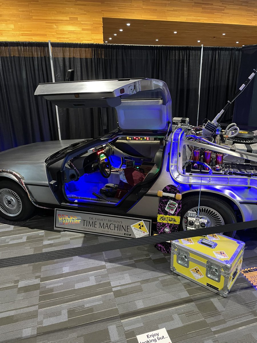 ezt91's tweet photo. @DeLoreanlabs @NFSNL @NeedforSpeed Beauty! Right as I’m looking at the DMC at Vancouver Auto Show! 🔥 https://t.co/4gXd8oIlhC