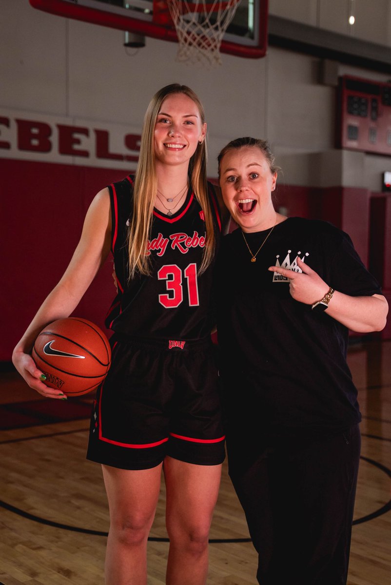 ryan_franklin32's tweet photo. Had an amazing day visiting UNLV!  The team and culture are truly special. Thank you so much @lindylarocque and @theshotdr for bringing me out! https://t.co/lJhigfw4wS