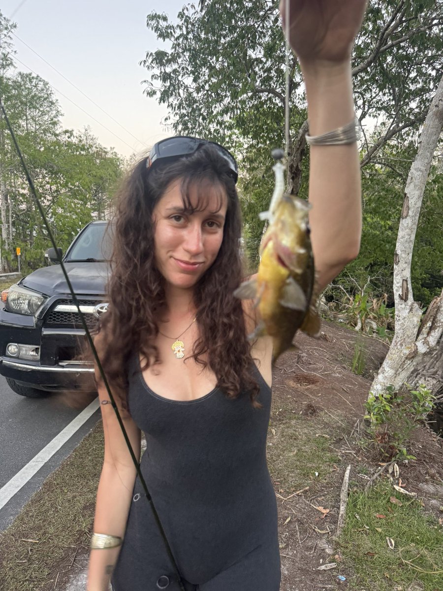 adalgggg's tweet photo. i can catch a fish or two https://t.co/KvnkhjrrZL