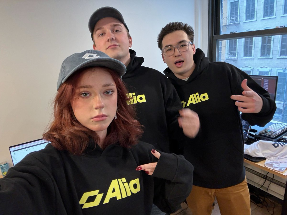 iamshaanarora's tweet image. THE NEW ALIA MERCH IS HERE 

(has only been sent to a select list of partners so far)