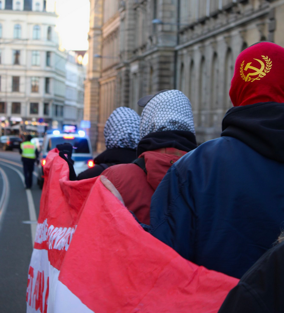 komaufbau's tweet photo. Zusammenstehen gegen ihr Repression!
Freiheit für alle politischen Gefangenen!
#Freeallantifas #FreeKlette #le1803 https://t.co/TZyNzlm5GL