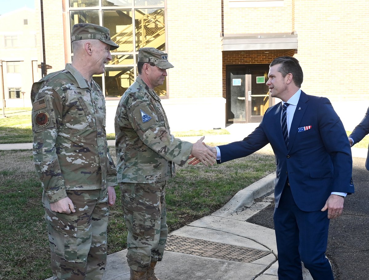 SpaceForceCSO's tweet photo. Honored to have @SecDef speak with the @SpaceForceDOD senior leader team today. Guardians are laser focused on the space warfighting capabilities needed to deliver #PeaceThroughStrength for the nation. #ReadyForces #SemperSupra https://t.co/7vfCWxpEeG