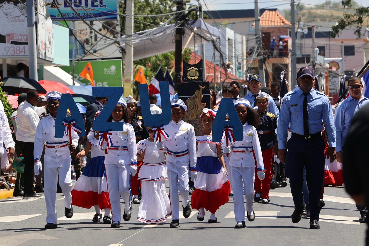 Desde #Azua, damos inicio al desfile cívico-militar, encabezado por el presidente @LuisAbinader, en conmemoración del 181.º aniversario de la batalla del 19 de Marzo. 🇩🇴