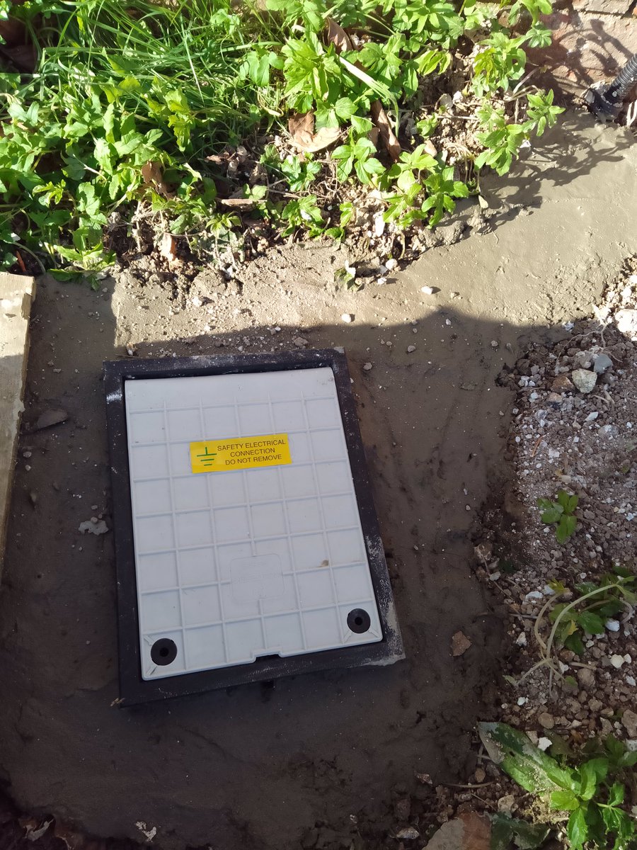WtfElectrical's tweet photo. Supplementary Earth Electrode for a high ZE PME supply kinda of day.
Thank you MR DNO for your concern and help! https://t.co/npFIIwudWx