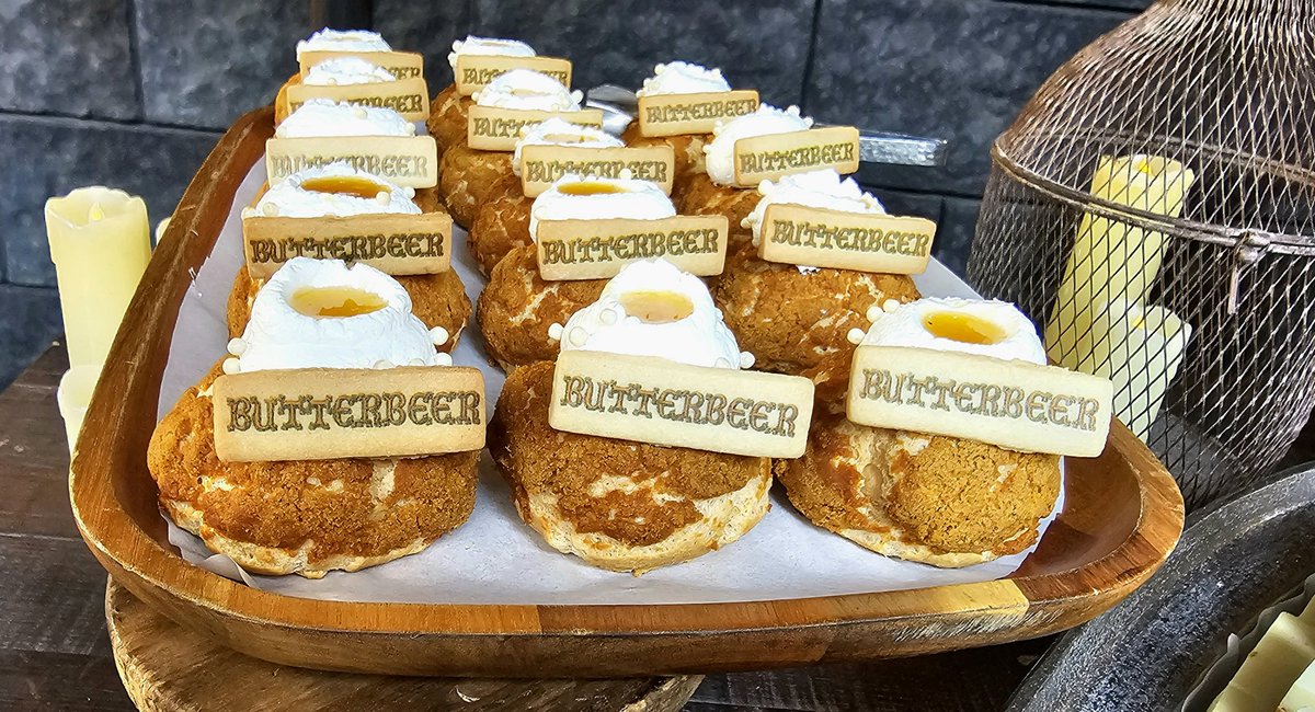 cristalandcris's tweet photo. Butterbeer season is in full swing at Universal Studios Hollywood. Now thru May 31rst, try some delicious butterbeer treats. Our favorite has to be the Butterbeer Cream Puff! Perfect with a coffee or hot butterbeer. Thank you Universal for having us! @UniStudios #AtUniversal https://t.co/bqTDAqDnWf