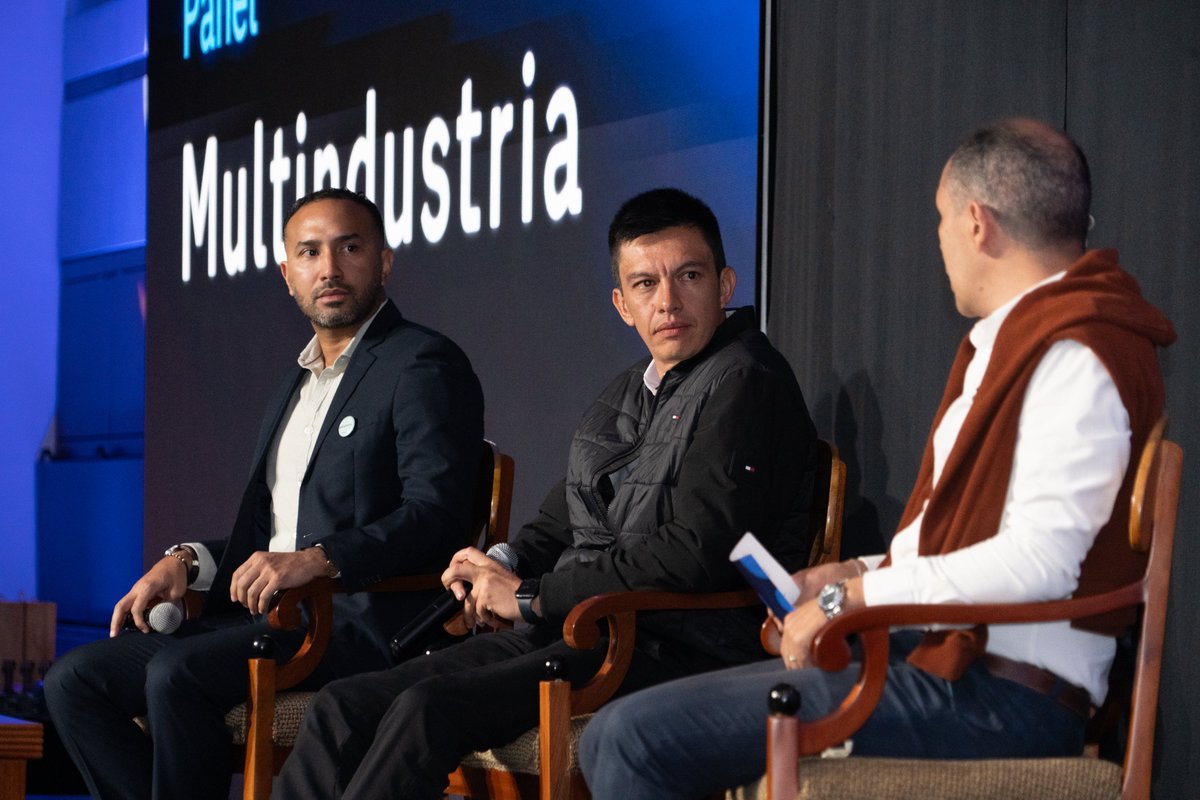 Sas_Colombia's tweet image. ¿Cómo están redefiniendo los datos el panorama empresarial y el sector público?  En #HelloDataColombIA, @RodrigoTorresRT (@ValoraAnalitik) moderó una conversación imperdible con Carlos Saith (@Bancolombia) y Tony Samir Peña (@DIANColombia) sobre decisiones basadas en datos.