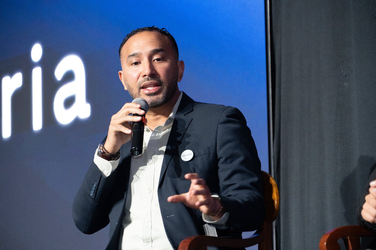 Sas_Colombia's tweet image. ¿Cómo están redefiniendo los datos el panorama empresarial y el sector público?  En #HelloDataColombIA, @RodrigoTorresRT (@ValoraAnalitik) moderó una conversación imperdible con Carlos Saith (@Bancolombia) y Tony Samir Peña (@DIANColombia) sobre decisiones basadas en datos.