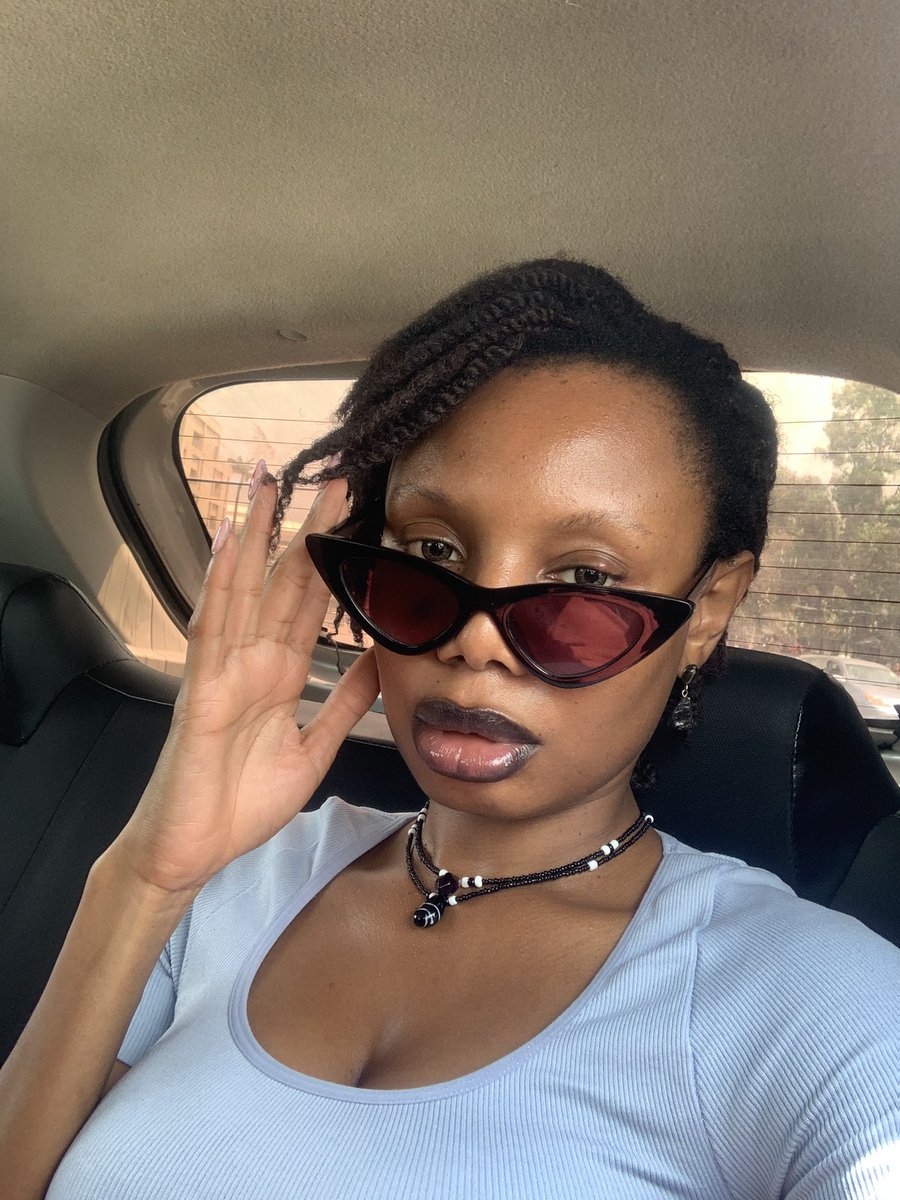 __anatta_'s tweet photo. Kiss me through the phone 💋 https://t.co/kxoOVkf4IQ