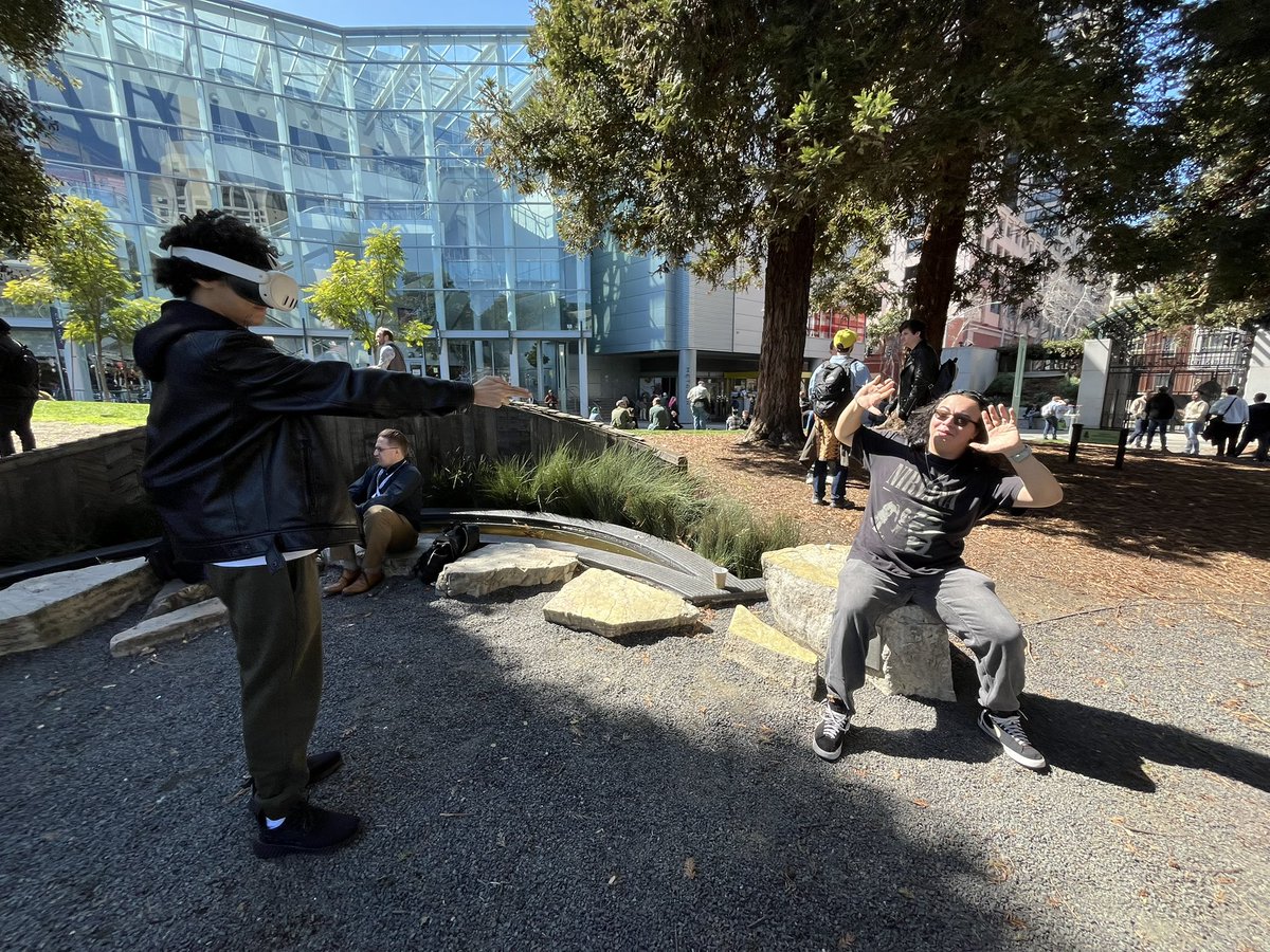 LAST DAY to swat/shoot/blow up/poison/electrocute cute flies!!!! 

outside metreon at yerba buena outside GDC at 1:30pm 🐸