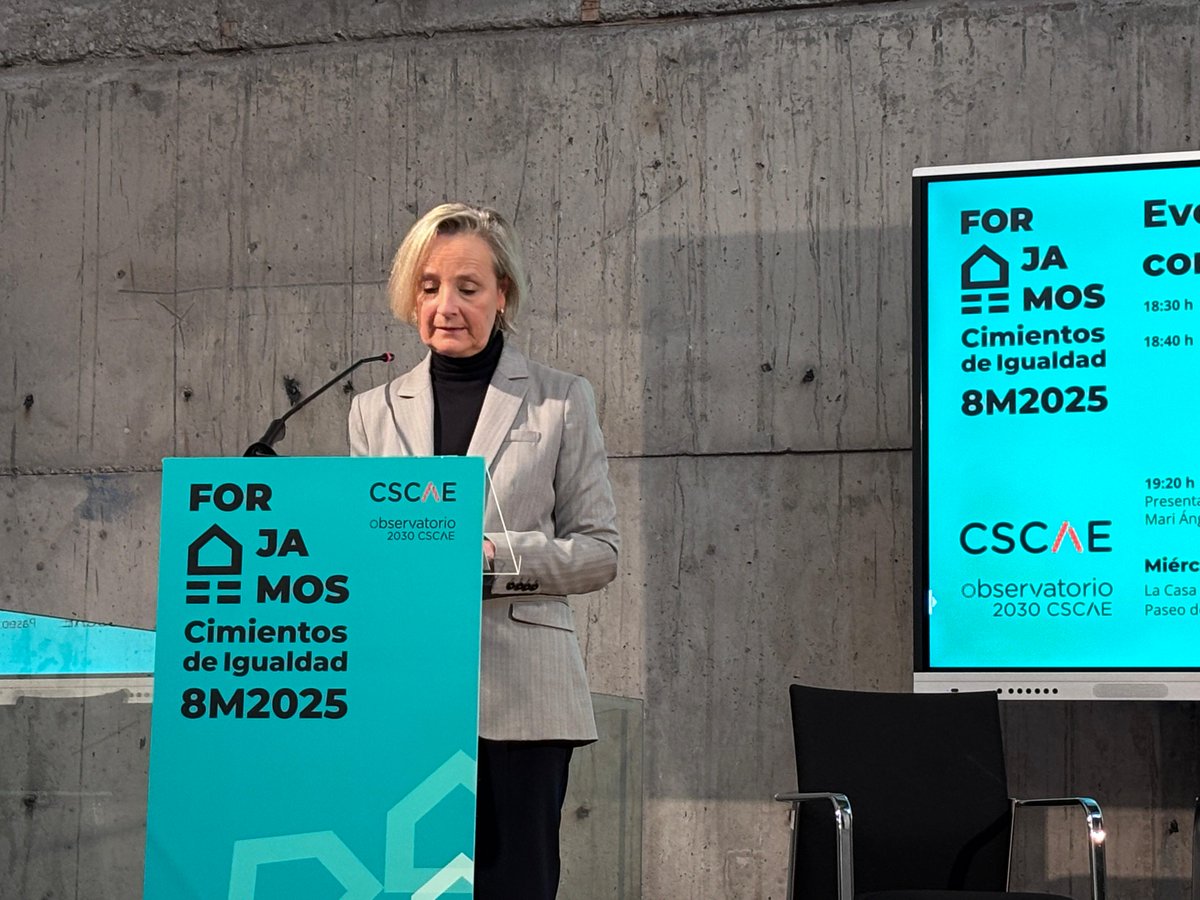 Marta Vall-llossera, @presidentaCSCAE, abre el acto y destaca que #ForjamosCimientosdeIgualdad no solo trata de reconocer el papel de las mujeres en la edificación, sino de mostrar cómo la igualdad de género beneficia a todas las personas.
