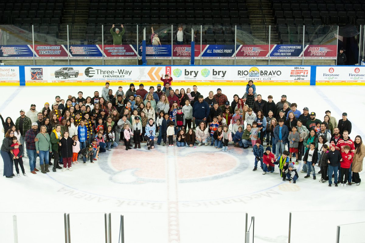 PBVUSD's tweet image. Thank you to all the families who joined us for the P-BVUSD Group Night with the Condors! 🏒
Our students, families and staff got to welcome the players to the ice with a fan tunnel! What a fun night for our district!