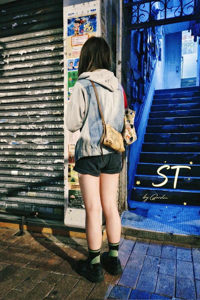 對腳夠靚，真係可以乜嘢pose都唔使擺，企定定就得🤩😁
<a href="/catsTTst/">ST</a> 

#港女 #美腿 #街頭拍攝 #HKGirl