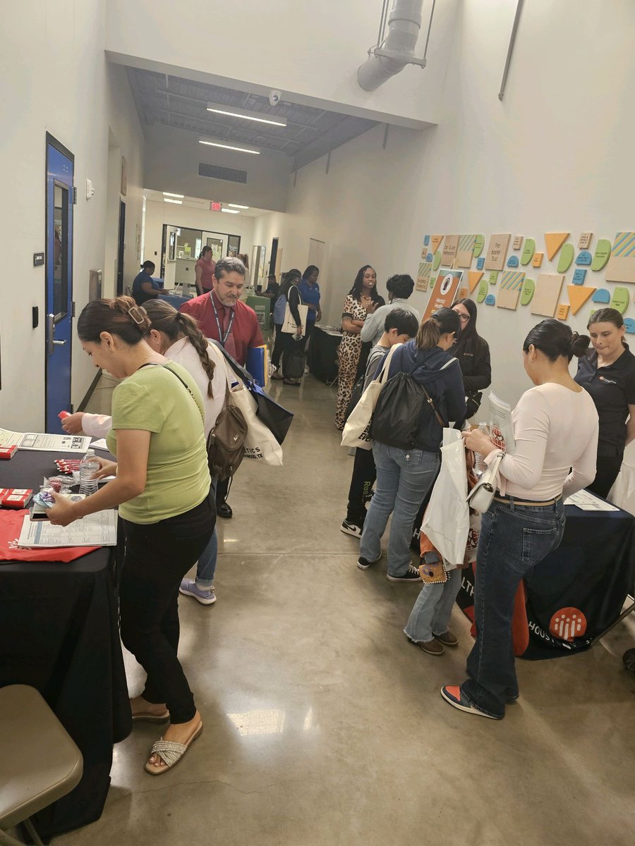 Shoutout to our amazing parents for showing up and supporting Parent Day at the YDC Sunrise Center! Your involvement makes a difference! <a href="/HISDFamilies/">HISD Family & Community Engagement</a> #McGowenStrong #ParentEngagement