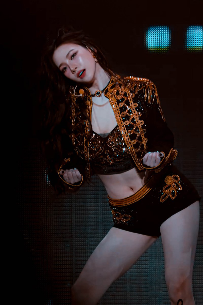 nekommeoww's tweet image. 💋🍒👠🖤🔥