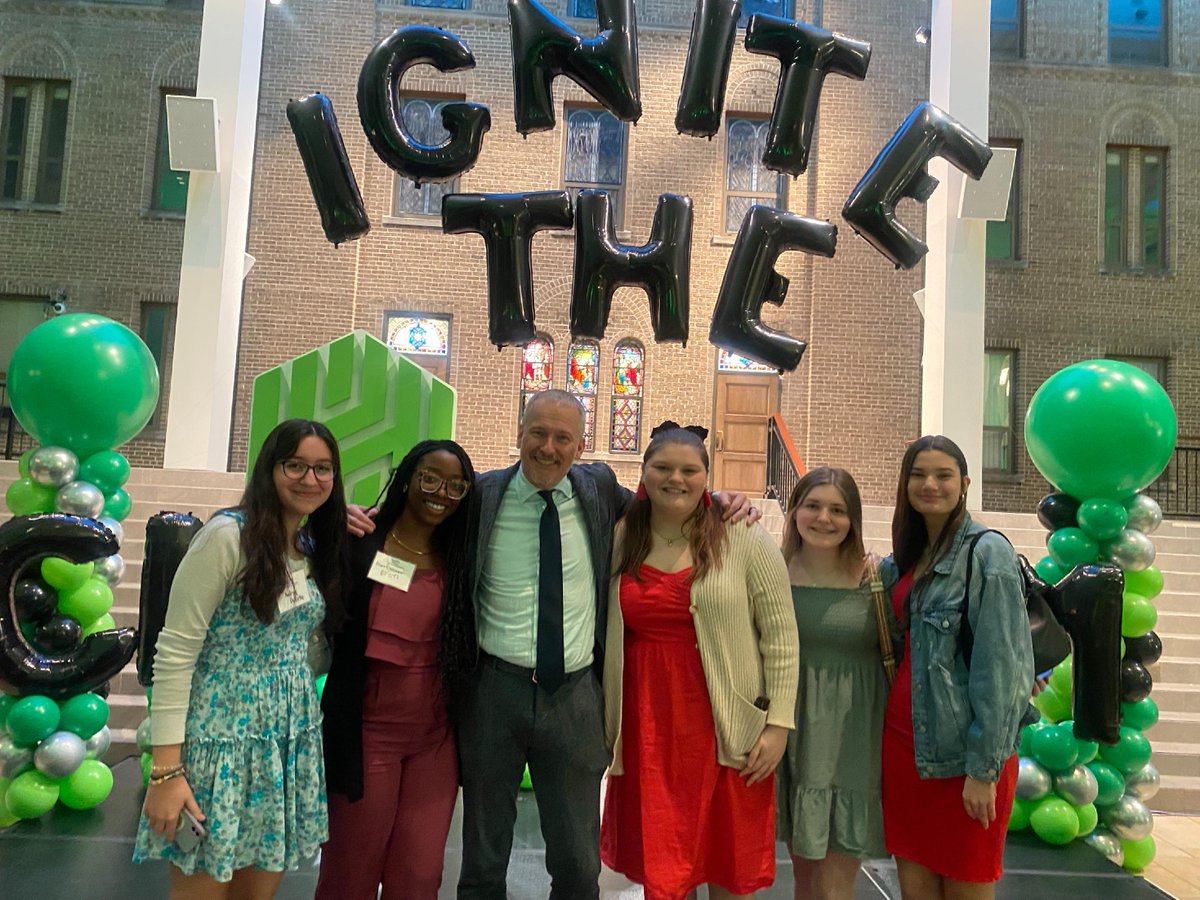 Earlier this month, a group of students from our Teaching Professions program had the opportunity to meet and be inspired by famed educator, Ron Clark, founder of the world-renowned Ron Clark Academy in Atlanta, Georgia!

#YourFutureOurFocus