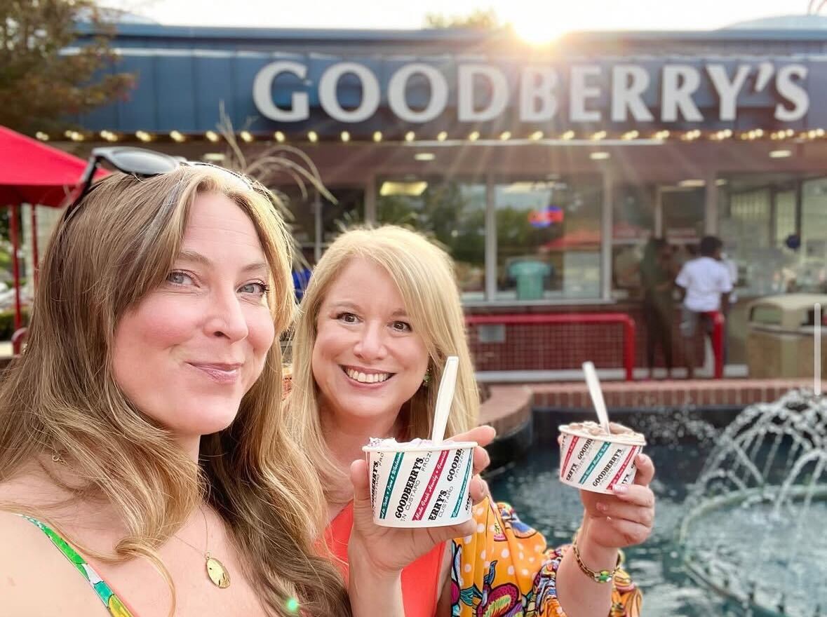 Goodberrys's tweet image. It&apos;s hard not to smile when you&apos;re enjoying some of our delicious frozen custard on a beautiful day 😆☀

We hope to see you soon!

Today&apos;s FOTD - Chocolate Malt 

 #Goodberrys #FrozenCustard #FrozenDessert #FrozenTreat #NC #NCFoodie #NCFoodFinds #Raleigh #Cary