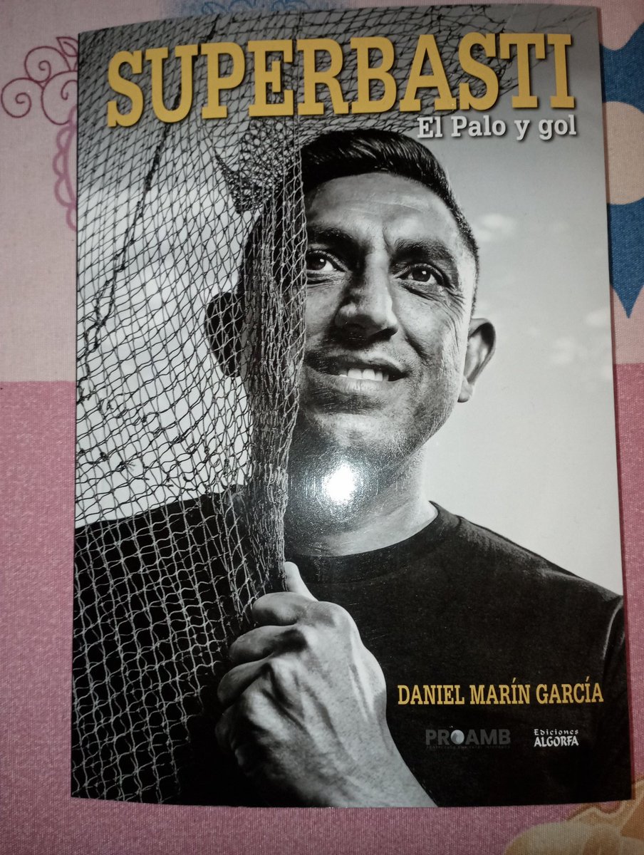 Pedazo de regalo para este día del padre 😊 <a href="/MalagaCF/">Málaga CF</a> deseando leer esta joya de <a href="/DaniMarin1/">Dani Marín</a> SUPERBASTI