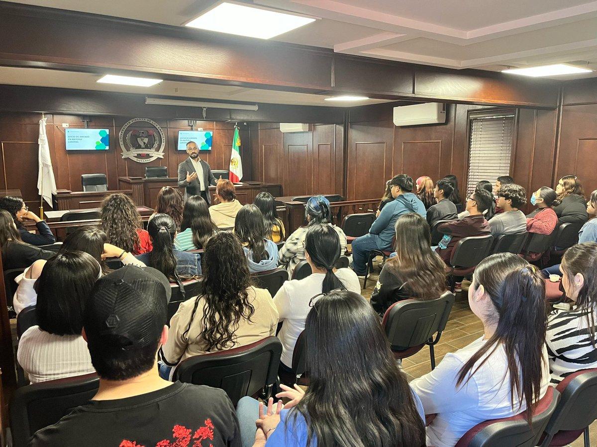 Evermarat's tweet photo. Agradezco mucho a la Universidad Vizcaya de las Americas por el espacio y compartir una charla sobre el juicio de amparo en materia laboral.
Sigamos fortaleciendo la cultura jurídica en Durango desde el foro y las aulas. 

#derechoshumanos #justiciaparatodos 
#justicialaboral https://t.co/PQhgy3oLso