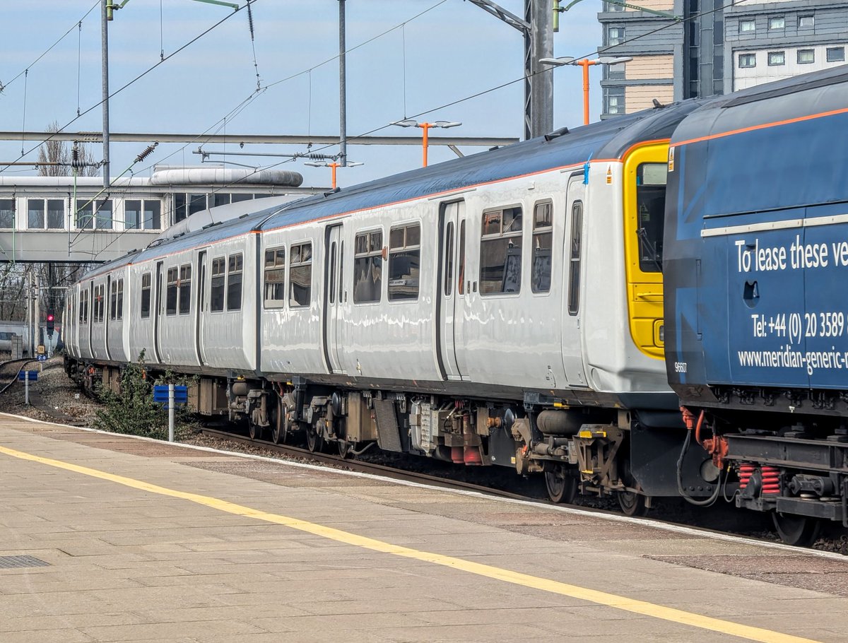 DownOnTheStour's tweet photo. The HSTs return with some horrible traction in tow ๐คฎ
769002 now with Pantograph passes through Wolverhampton bound for storage at Long Marston ๐ธ
#DOTS #railwayphotography #trainphotography #class43 #HST #hellfire #class769 #class319 https://t.co/r4f4xHz1cW