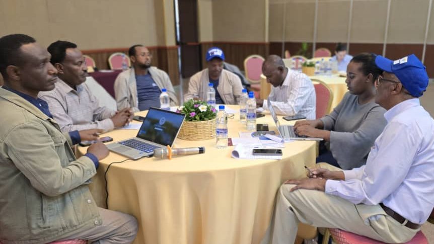 FAOEastAfrica's tweet photo. Wrapping up #ProActII review, participants highlighted key pathways to sustain digital systems &amp; methodologies, developed to enhance #DRM #socialprotection &amp; #FoodSecurity 
🔹 Institutionalizing
🔹 Building capacities
🔹 Documenting best practices

@EU_Commission @MoA_Ethiopia https://t.co/WegGNGoRnm
