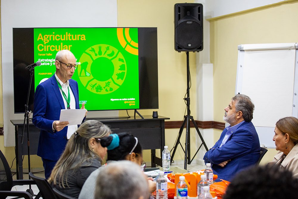 FIAGROP2025 Tercer Taller de Agricultura Circular 
Junto a <a href="/FAOCuba/">FAO Cuba</a> reunimos a productores y expertos para debatir estrategias sostenibles. @SaltDoctors🇳🇱ofreció experiencias sobre riego en suelos salinos y Giraldo Martín🇨🇺abordó la circularidad de residuos para producir energía