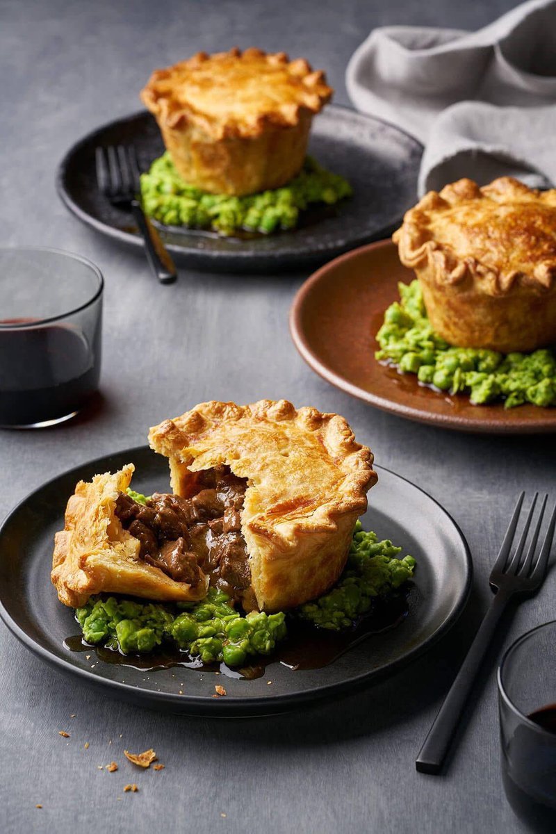 QElizabethCourt's tweet photo. Thursday 27th March at 12noon
….. One week tomorrow, we’re having Pie &amp; Peas from Lee’s the Bakers 😋 🥧

They are open this time i promise  and not closed for holidays 😅😅😅

Please let Ian know your order no later than Wednesday 26th https://t.co/IbK72M3vMZ