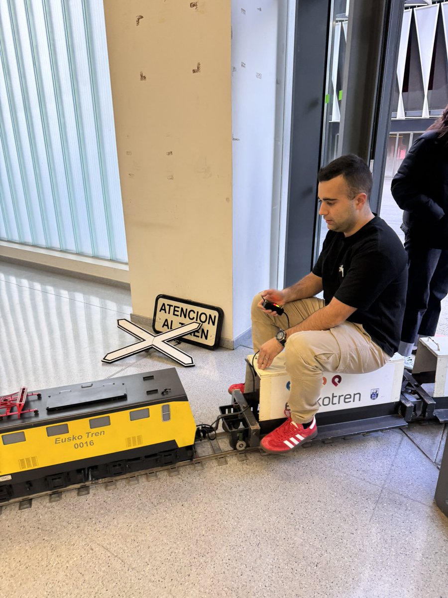 Asociación de Amigos del Ferrocarril de Bilbao tweet media
