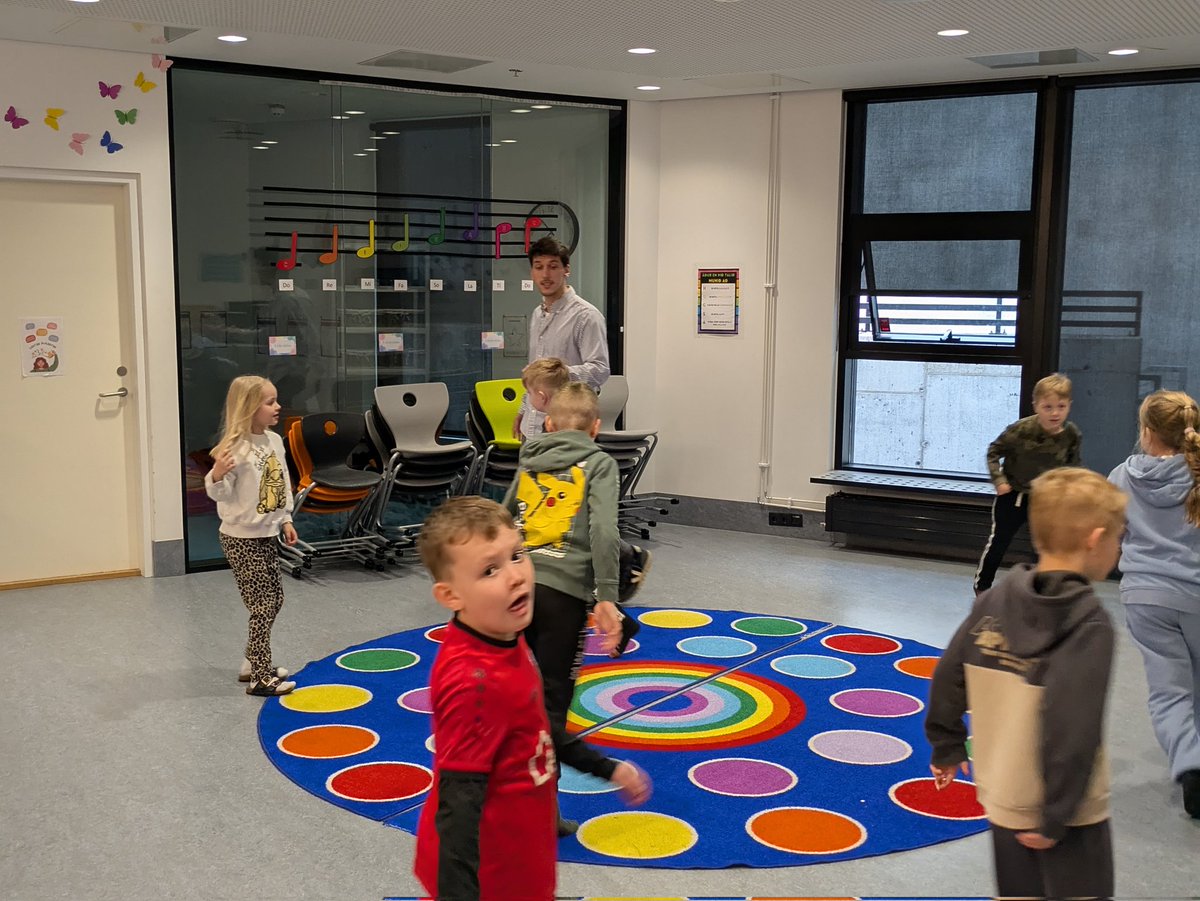 #ErasmusPlus
La Montse i la Marta estem de formació a Islàndia aprenent moltes coses sobre Mindfulness, atenció i inclusió i així poder fer-les l'escola per al Benestar Emocional.
Us deixem unes fotos!
Una abraçada 

<a href="/sepiegob/">SEPIE</a> <a href="/EplusCatEdu/">Unitat Programes Internacionals Catalunya</a>