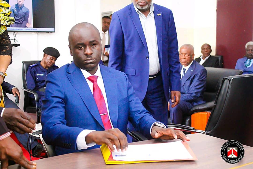 ShikuChannel's tweet photo. Patrick #Kafwimbi officiellement installé Maire de la ville de Lubumbashi #Wantanshi. Expérimenté et profondément attaché aux valeurs démocratiques, il devra relever les défis sanitaires, sécuritaires et sociaux de la ville. #RDC #Lubumbashi #Hk https://t.co/FHMPDzvE6I