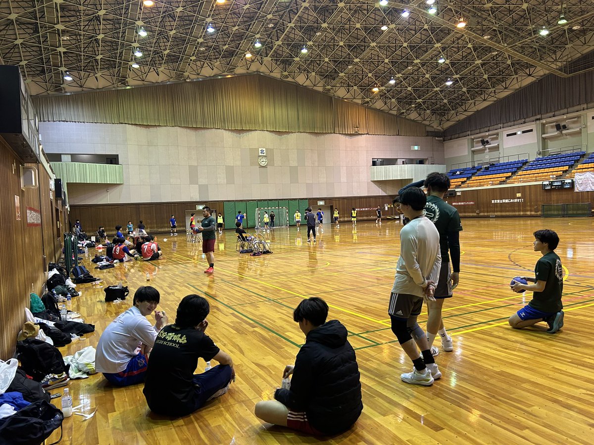 dohoclub's tweet photo. 『競技歴や年齢、学生or社会人などを越えて..交流会の良さを共有』

今週は湘南クラブさん、平田建設さん、名古屋学院大学さん、HCゆとりさん、そして個人で参加された方々で交流会をしました。

平日の夜短い時間でしたが、たくさんのハンドボーラーにお集まりいただき、名古屋市体育館は盛況でした。 https://t.co/VFf2HnZpUb