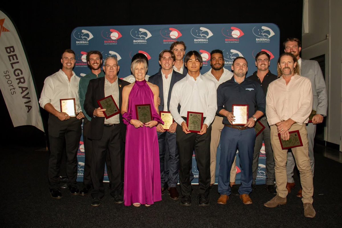 RileyYeatman's tweet photo. Team of the Year #comebackyear #jlsquad @jlgloveco https://t.co/LkuKY1Ln6N