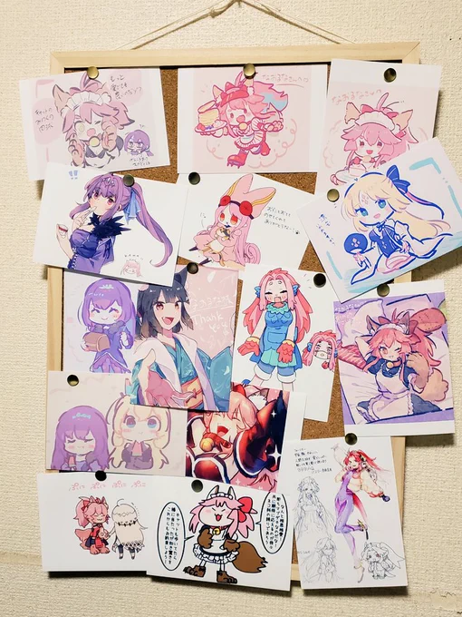 リクエスト絵を描いて頂いたものやイラストのやり取りで頂いたものもペタペタ🐾
キャットちゃん達とお絵描きの旅路の歩みを振り返りながらしみじみ感慨深く😌✨️ 