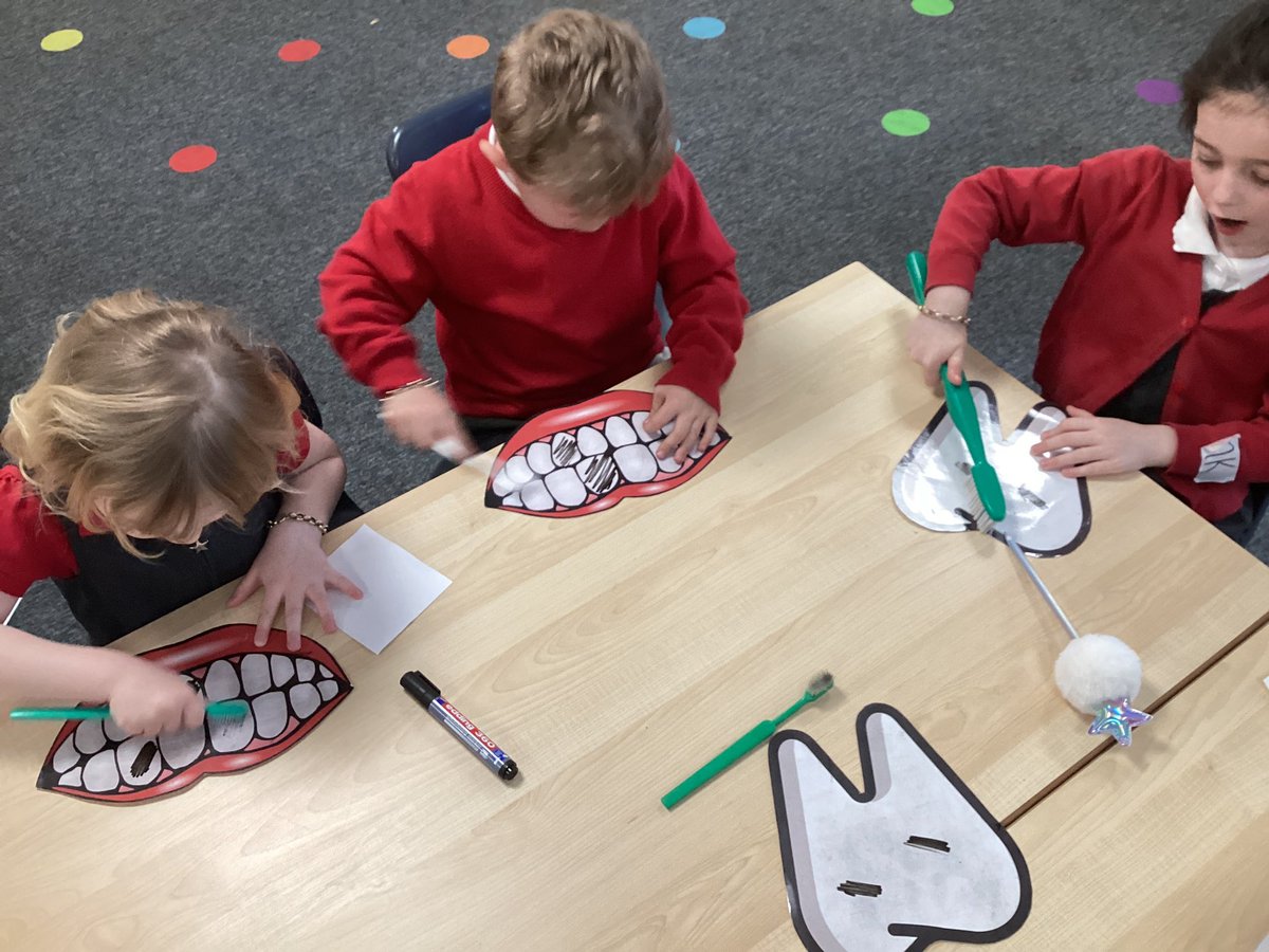 EYFSsdla's tweet image. FS2 enjoyed learning all about the role of the dentist and the importance of brushing our teeth. We had lots of fun pretending to be a dentist too. @SDLPrimary @ExceedLP