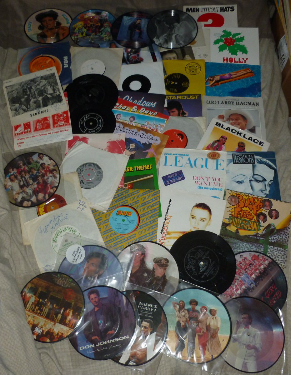 StevenFlavell1's tweet photo. Wednesday is boot sale day again. #vinyl #records #PhysicalMedia #ThompsonTwins #Bananarama #Picturediscs https://t.co/BVnF3gPgTT