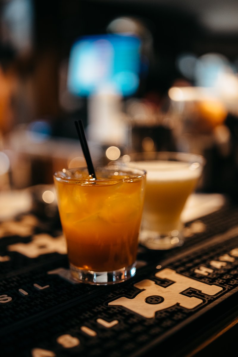 StonehurstManor's tweet image. 📚✨ Step into history at The Library Lounge at Stonehurst Manor. Cozy up by the fire with a classic Manhattan or our famous Espresso Martini. A timeless spot for great drinks, warm conversations, and lasting memories. Open nightly—no reservations needed! #LibraryLounge